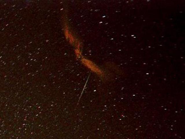 Twisting Meteor Train