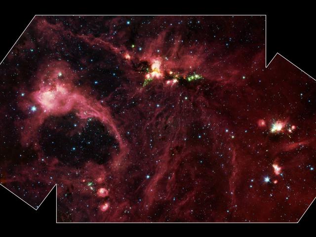 Massive Star Forming Region DR21 in Infrared