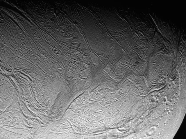 Cassini Passes Through Ice Plumes of Enceladus