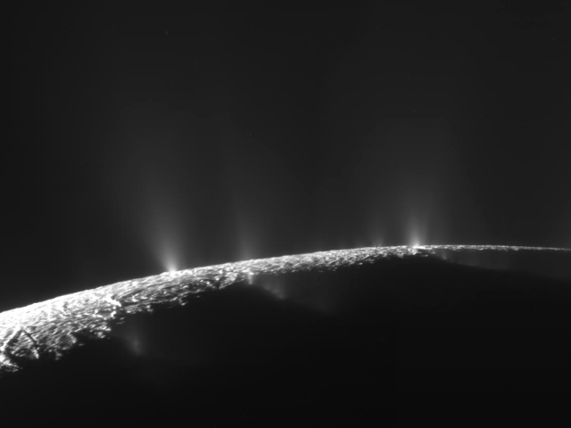 Cassini Flyby Shows Enceladus Venting