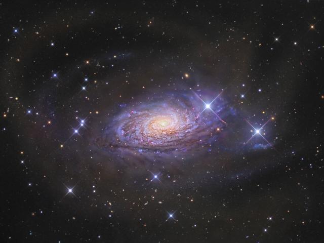 Star Streams and the Sunflower Galaxy