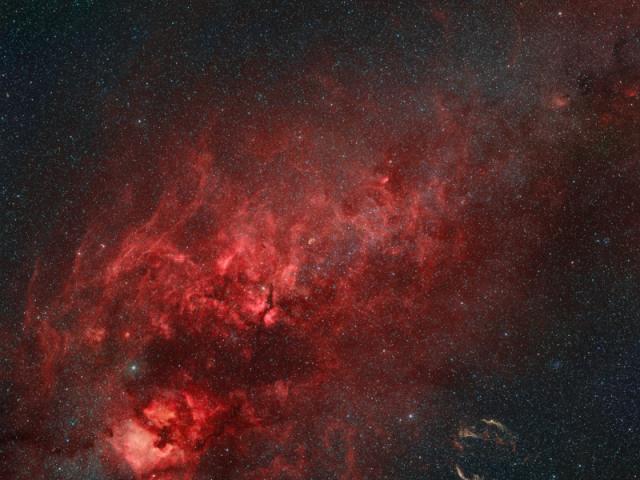 Nebulae in the Northern Cross