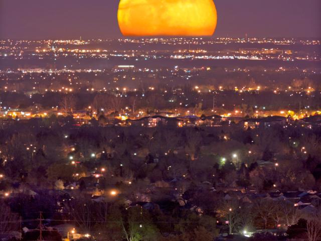 Full Moonrise
