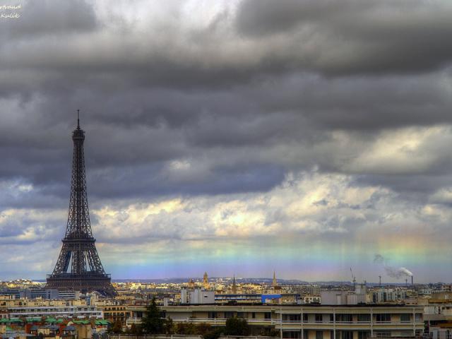 A Horizon Rainbow in Paris