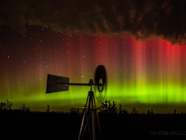 October Aurora in Prairie Skies
