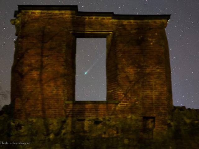Comet Lovejoy through Morby Castle Ruins