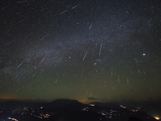 Geminid Meteor Shower over Dashanbao Wetlands