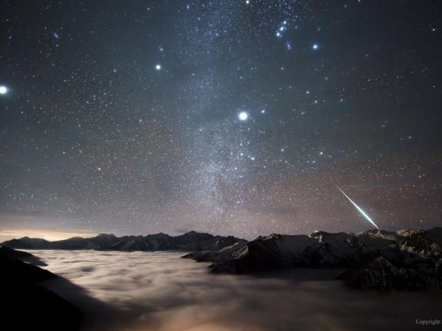 Geminid Fireball over Mount Balang