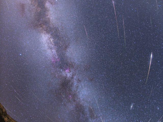 Moonless Meteors and the Milky Way