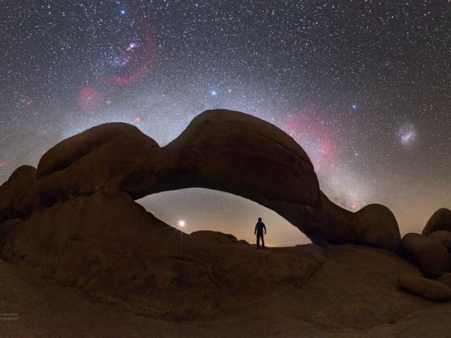 Seeking Venus under the Spitzkoppe Arch