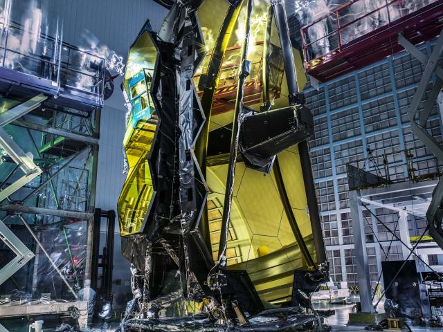 JWST: Ghosts and Mirrors