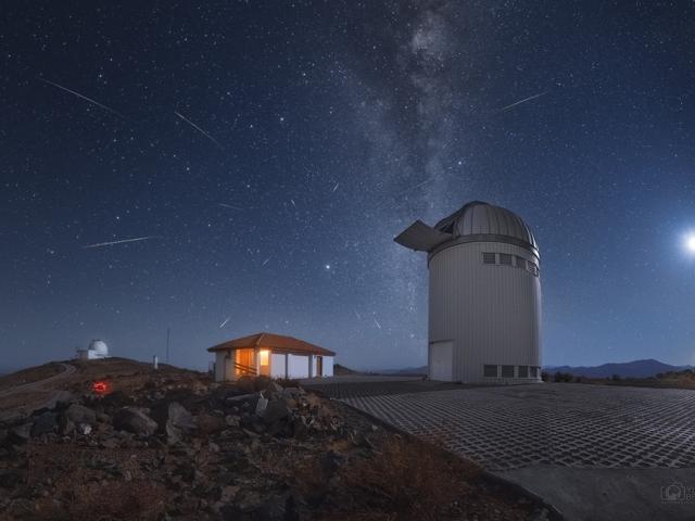Lyrids in Southern Skies