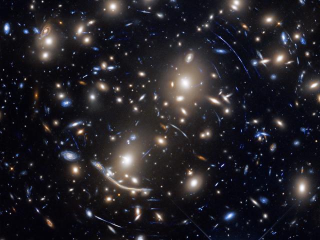 Abell 370: Galaxy Cluster Gravitational Lens