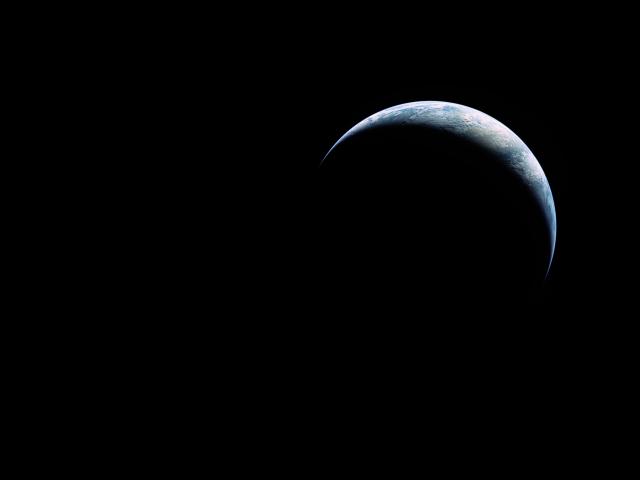 Apollo 17: The Crescent Earth