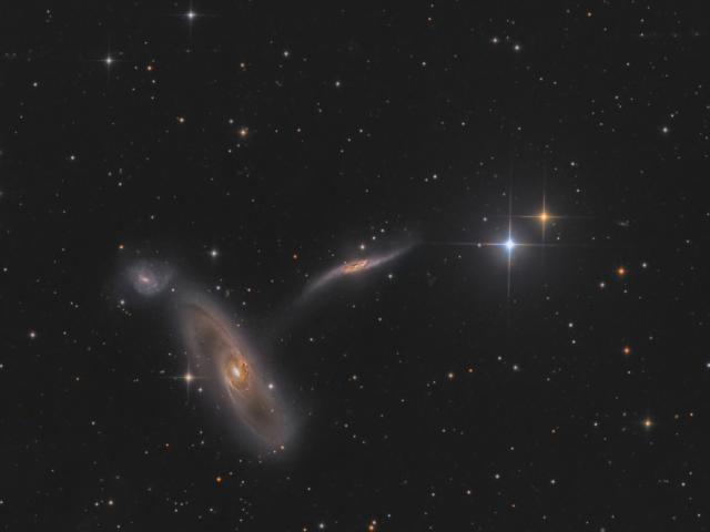 Arp 286: Trio in Virgo