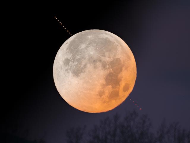 Full Moon, Full Mars