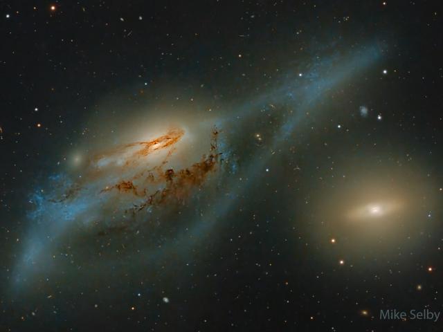 The Eyes in Markarian’s Galaxy Chain