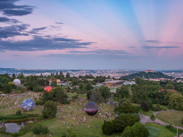 Anticrepuscular Rays at the Planet Festival