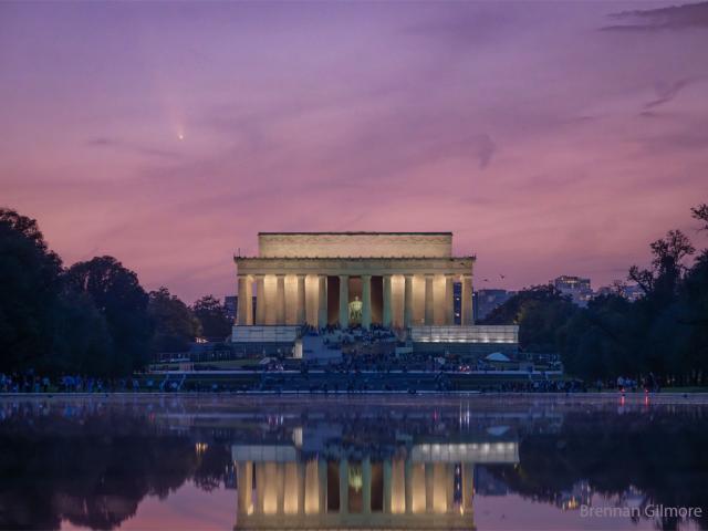 Comet Tsuchinshan ATLAS Over the Lincoln Memorial