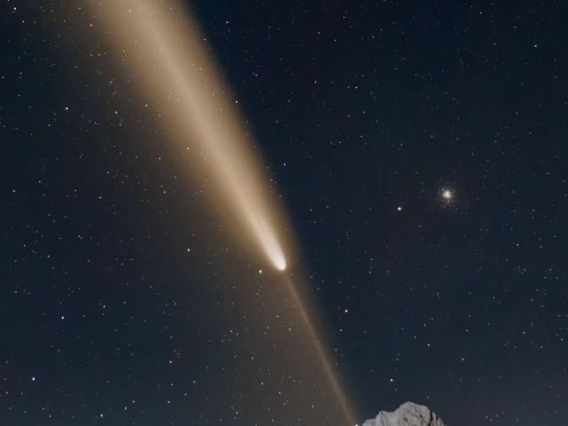 Comet Tsuchinshan ATLAS over California