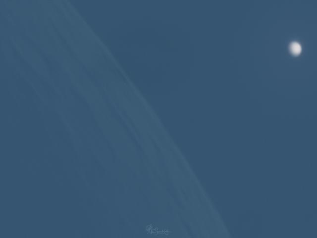 Gibbous vs Crescent