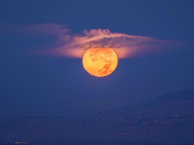 A Full Moon at Perigee
