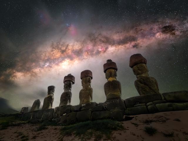 The Guardians of Rapa Nui beneath the Milky Way
