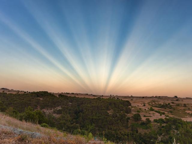 Anticrepuscular Rays over Sicily