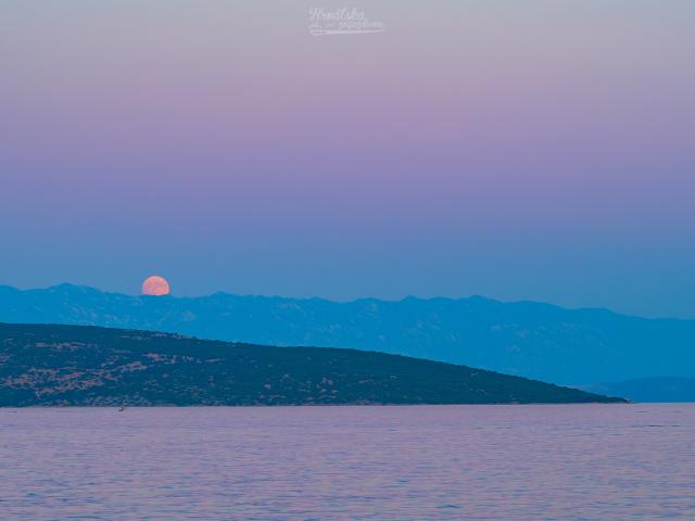 Buck Moon and Belt of Venus