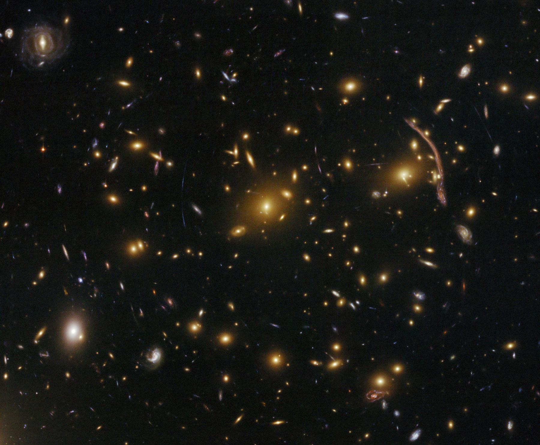 Abell 370: Galaxy Cluster Gravitational Lens