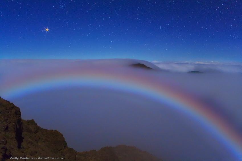 Mars and a Colorful Lunar Fog Bow