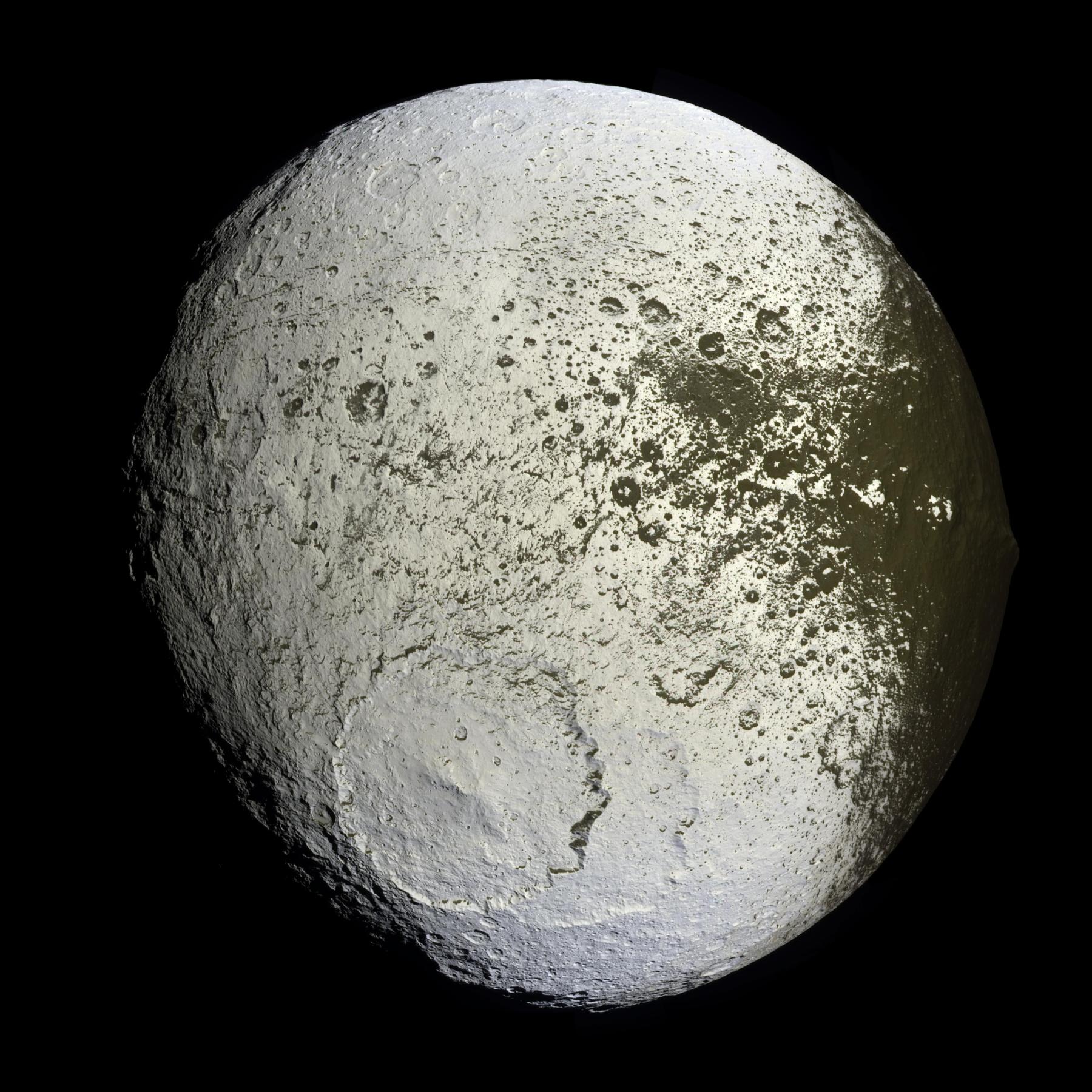 Saturns Iapetus: Painted Moon