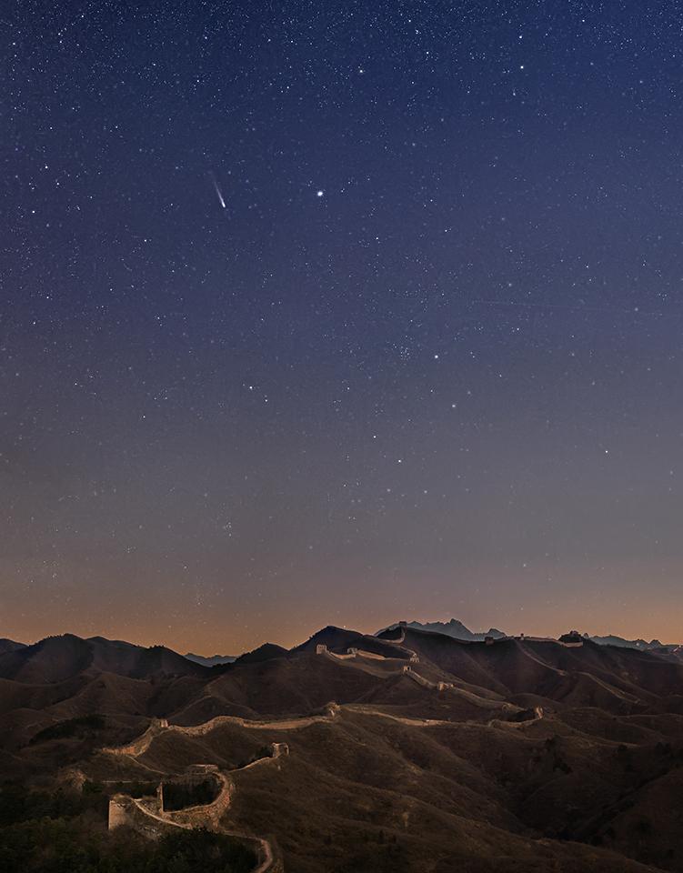 Comet Lovejoy over The Great Wall