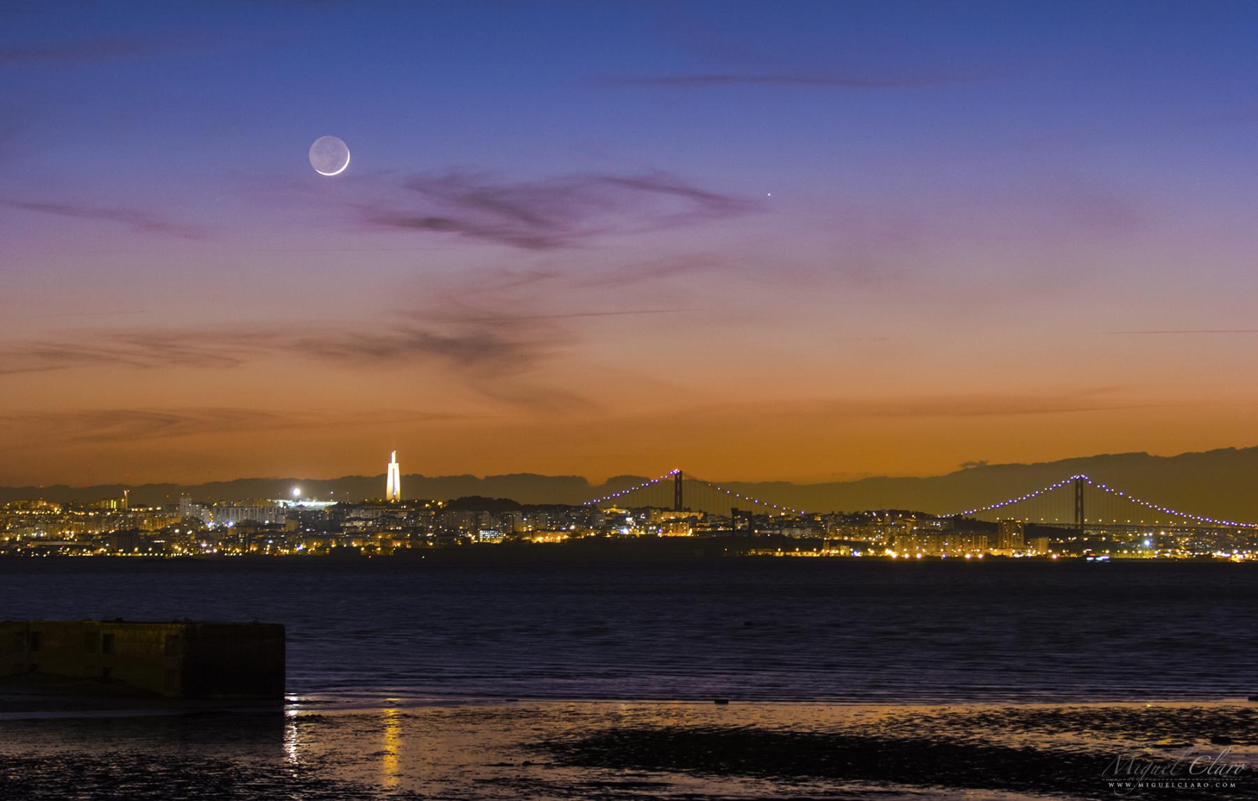 Mercury and Crescent Moon Set