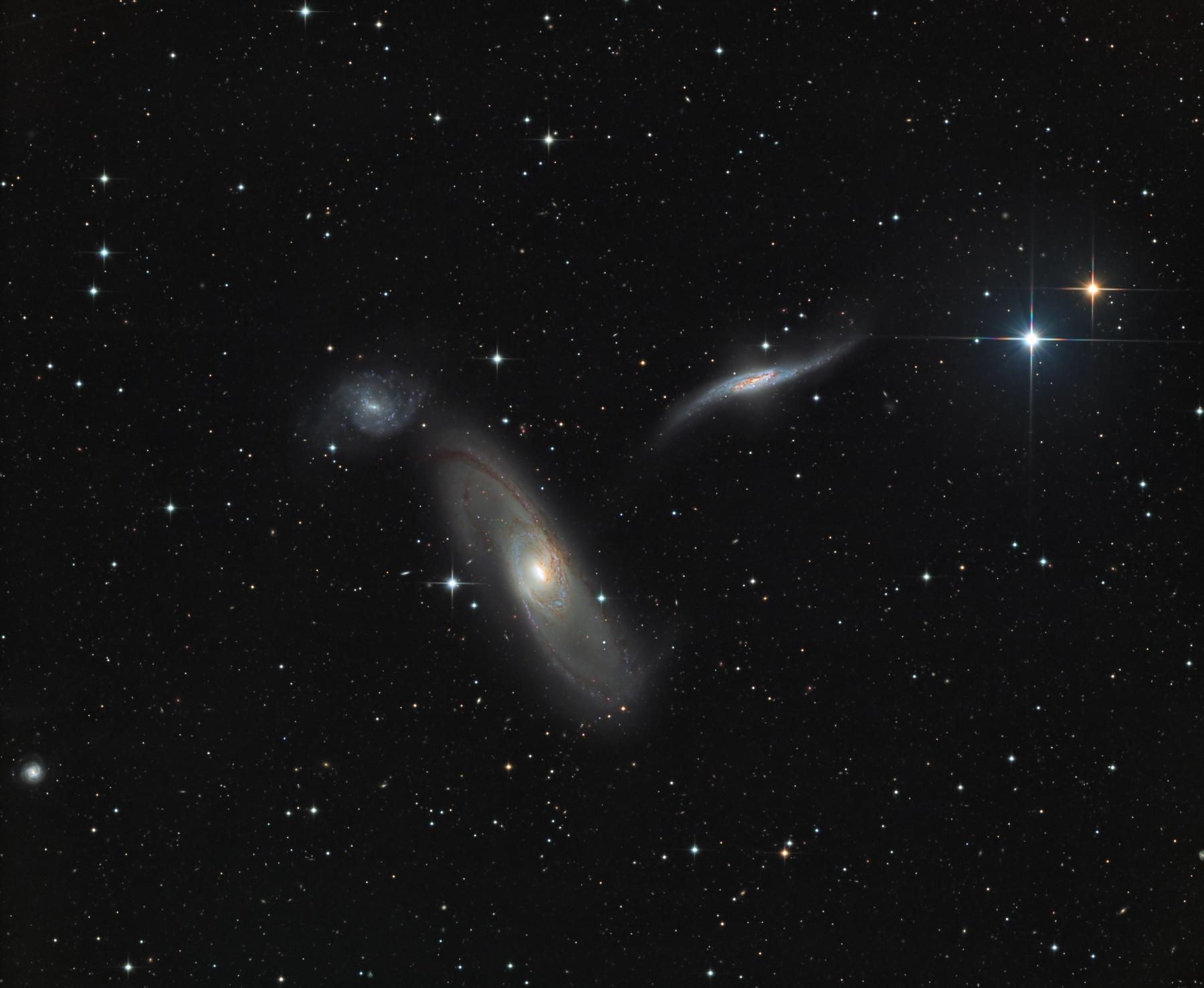 Arp 286: Trio in Virgo