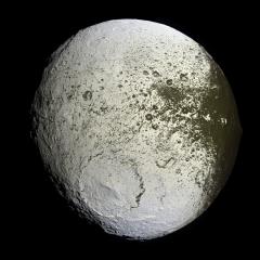 Saturns Iapetus: Painted Moon