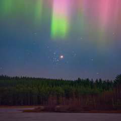Mars and the Beehive Under an Aurora